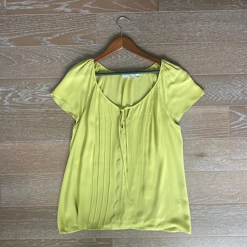 Halogen Short-Sleeved Silk Blouse | Mustard | L